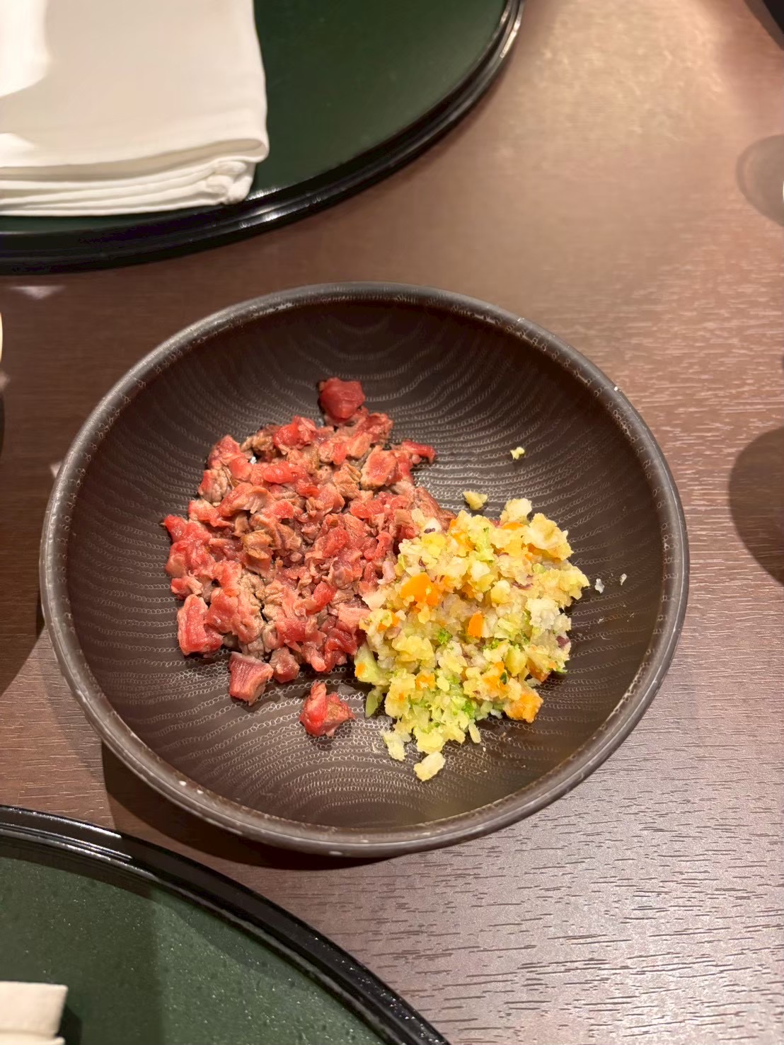 ペットカートに座るぴの