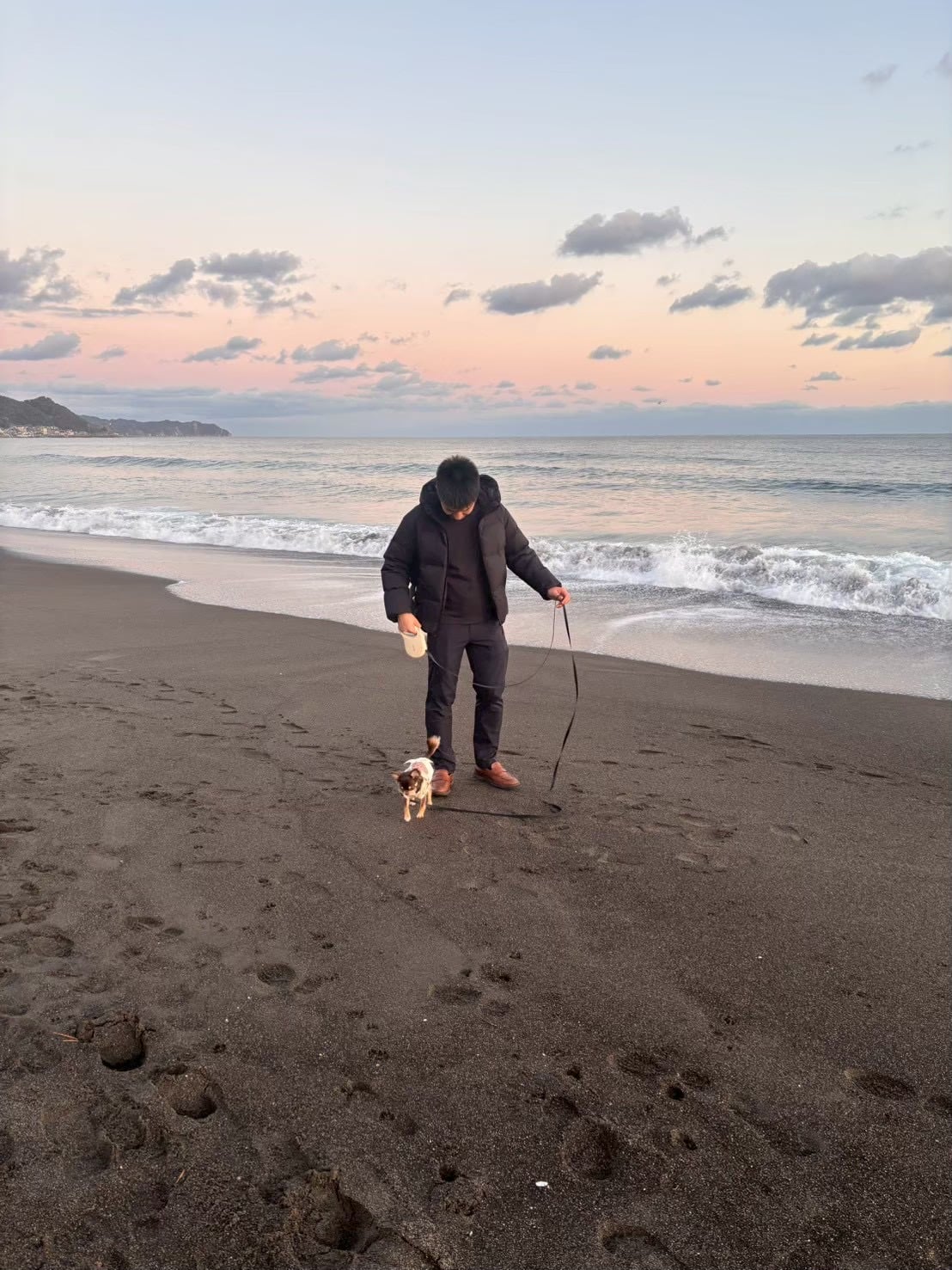 海ではしゃぐぴの